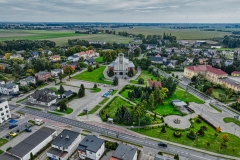 Pruszcz - kościół Trójcy Świętej z drona - 2022