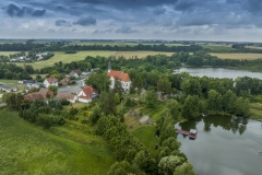 2024-06-22-lot-dronem-na-slubie-w-Wierzchucinie-Krolewskim-i-Koronowie_392-topaz-sharpen