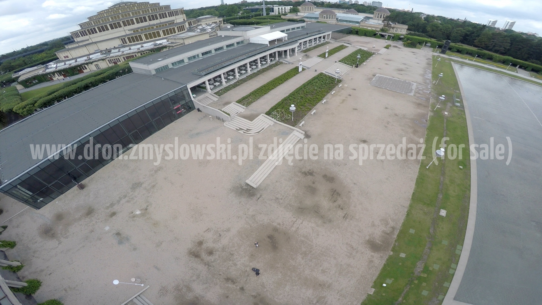 2015-07-15-dron-we-Wroclawiu-nad-hala-Stulecia-002
